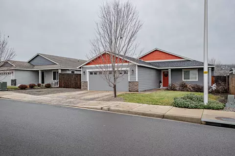1007 Stonewater Dr, Eagle Point, OR 97524 photo 3