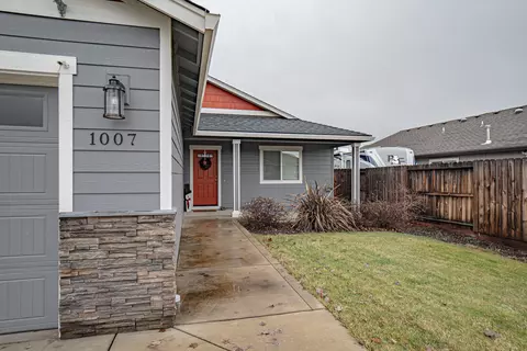 1007 Stonewater Dr, Eagle Point, OR 97524 photo 2