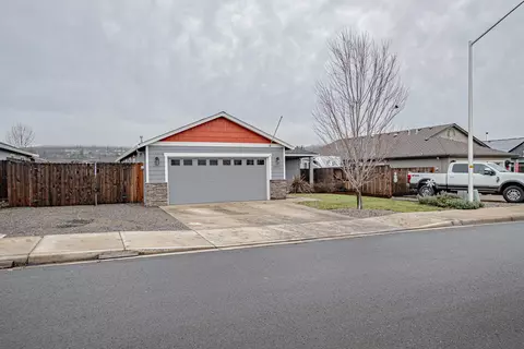 1007 Stonewater Dr, Eagle Point, OR 97524 photo 4