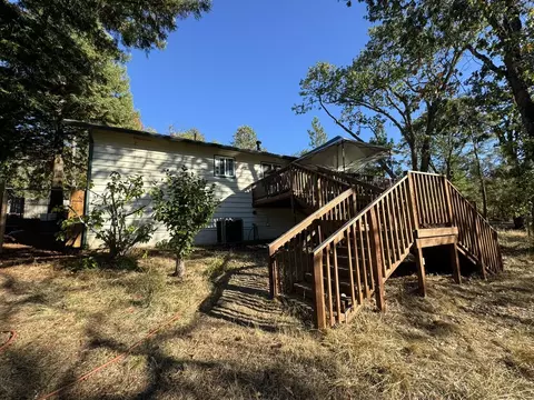 300 Robmar Ln, Grants Pass, OR 97527