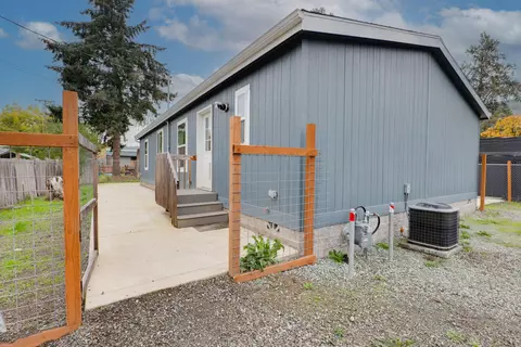 227 Carte Ln, Myrtle Creek, OR 97457