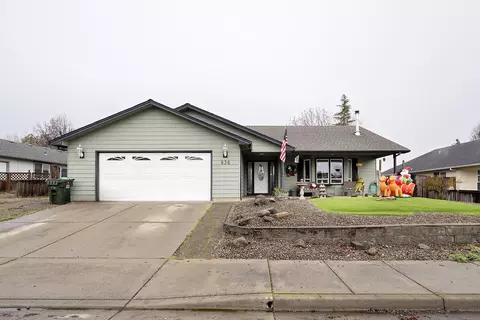 836 Ridgeview Dr, Eagle Point, OR 97524