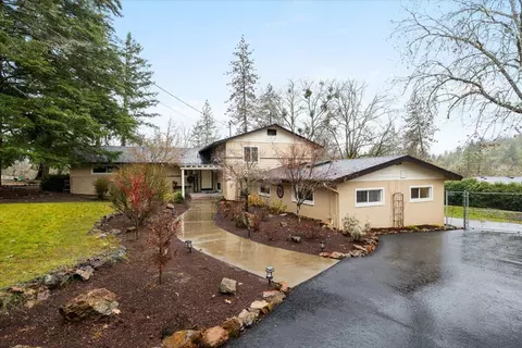 696 Board Shanty Creek Rd, Grants Pass, OR 97527