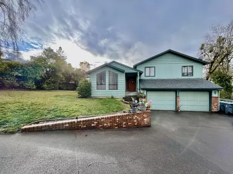 1140 NE Beacon Dr, Grants Pass, OR 97526