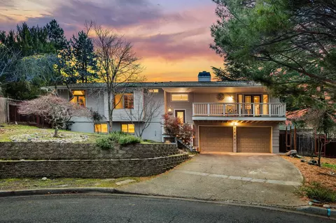 1482 Lilac Cir, Ashland, OR 97520