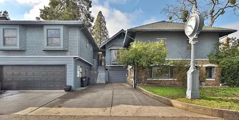 200 Medford Heights Ln, Medford, OR 97504