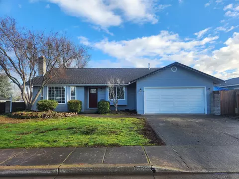 1404 Green Park Dr, Central Point, OR 97502