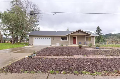 529 Schumacher St, Cave Junction, OR 97523