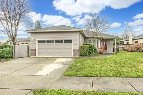 2534 Waters Edge Way, Medford, OR 97504