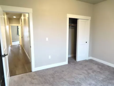 Bedroom - 508 Barnum Dr, Phoenix, OR 97535 photo 3 of 6