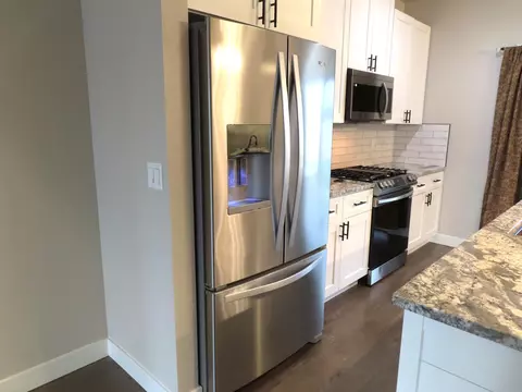 Kitchen - 508 Barnum Dr, Phoenix, OR 97535 photo 7 of 7