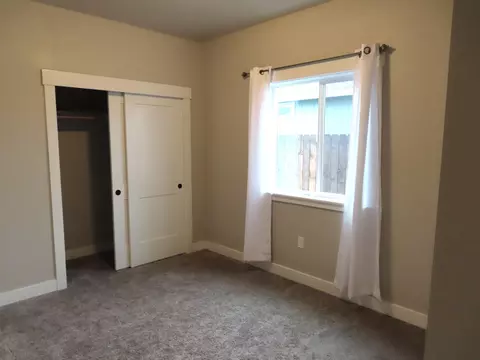Bedroom - 508 Barnum Dr, Phoenix, OR 97535 photo 4 of 6