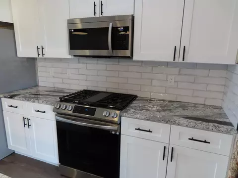 Kitchen - 508 Barnum Dr, Phoenix, OR 97535 photo 2 of 7