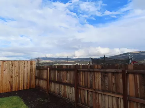 Exterior - 508 Barnum Dr, Phoenix, OR 97535 photo 9 of 11