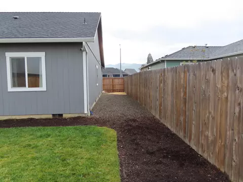 Exterior - 508 Barnum Dr, Phoenix, OR 97535 photo 4 of 11