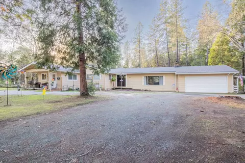 560 Jackpine Dr, Grants Pass, OR 97526