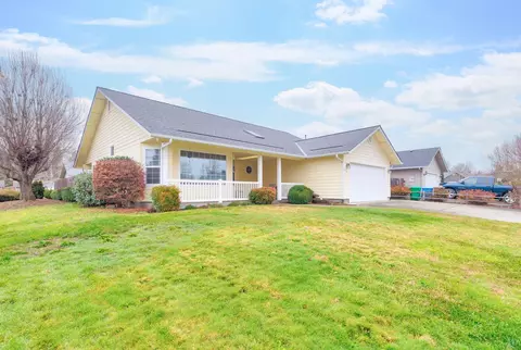 1411 Half Moon Cir, Grants Pass, OR 97527