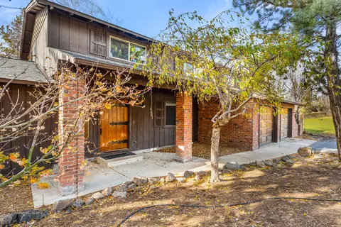 62255 Wallace Rd, Bend, OR 97701