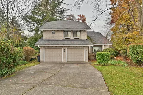 156 Purdue Ln, Medford, OR 97504