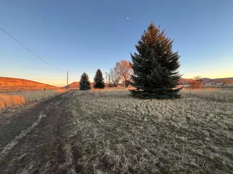4920 Reeder Rd, Klamath Falls, OR 97603