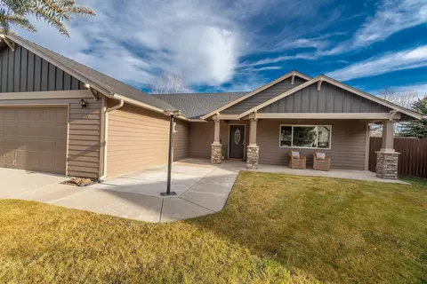 2058 NW 21st Ct, Redmond, OR 97756