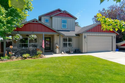 2958 NW 19th St, Redmond, OR 97756