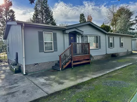 1696 Parkdale Dr, Grants Pass, OR 97527