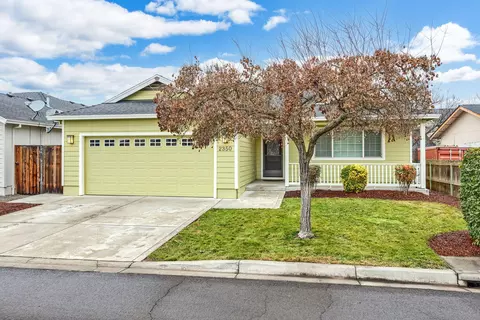 2350 Kamerin Ln, Medford, OR 97501