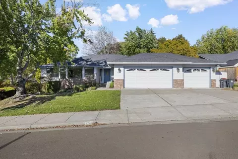 4267 Innsbruck Rdg, Medford, OR 97504