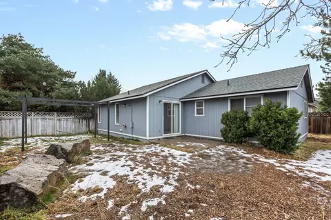Exterior - 20732 Gallop Rd, Bend, OR 97701 photo 3 of 4