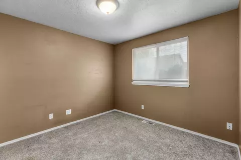 Bedroom - 20732 Gallop Rd, Bend, OR 97701 photo 3 of 7