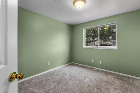 Bedroom - 20732 Gallop Rd, Bend, OR 97701 photo 7 of 7