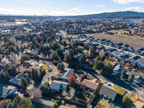 View/Area - 20732 Gallop Rd, Bend, OR 97701 photo 4 of 4