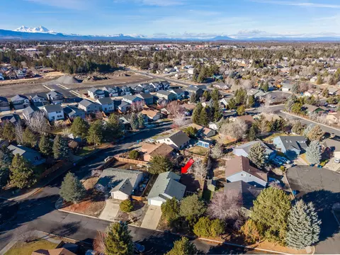 View/Area - 20732 Gallop Rd, Bend, OR 97701 photo 3 of 4
