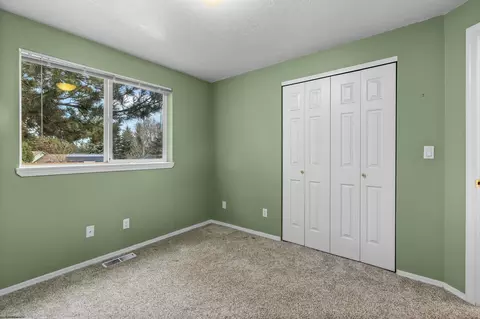 Bedroom - 20732 Gallop Rd, Bend, OR 97701 photo 5 of 7