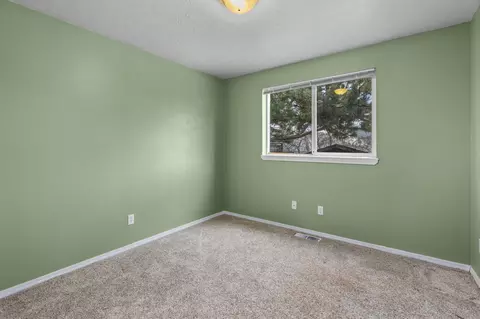 Bedroom - 20732 Gallop Rd, Bend, OR 97701 photo 6 of 7
