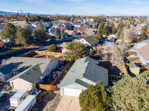 View/Area - 20732 Gallop Rd, Bend, OR 97701 photo 2 of 4
