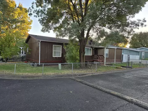 633 E Archwood Dr #101, Eagle Point, OR 97524 photo 4