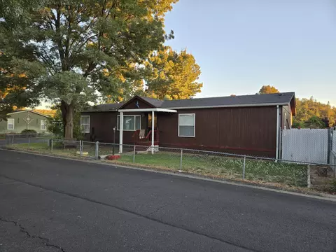 633 E Archwood Dr #101, Eagle Point, OR 97524