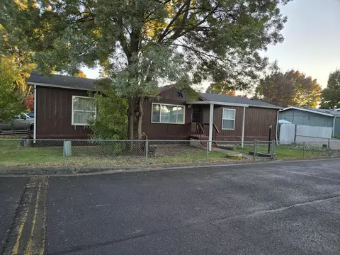 633 E Archwood Dr #101, Eagle Point, OR 97524 photo 2