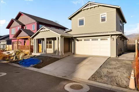 249 Rockfellow Pl, Talent, OR 97540