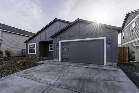 112 Willow Springs Dr, Talent, OR 97540