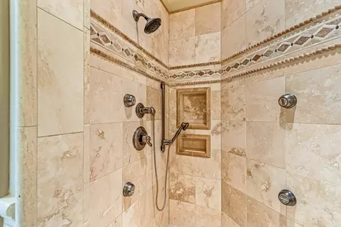 Bath - 112 E Intervale Rd, Grants Pass, OR 97527 photo 4 of 6