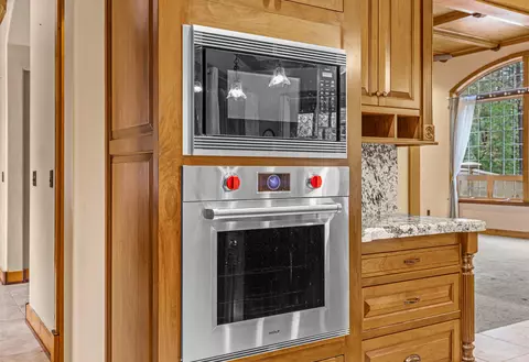 Kitchen - 112 E Intervale Rd, Grants Pass, OR 97527 photo 5 of 7