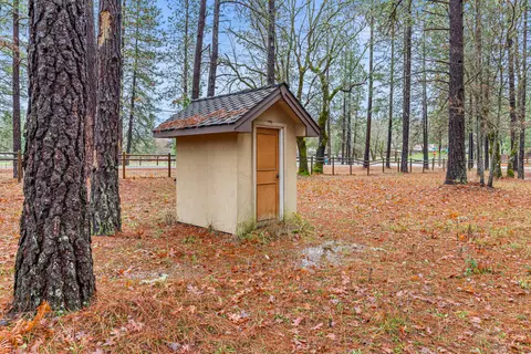 Exterior - 112 E Intervale Rd, Grants Pass, OR 97527 photo 14 of 16