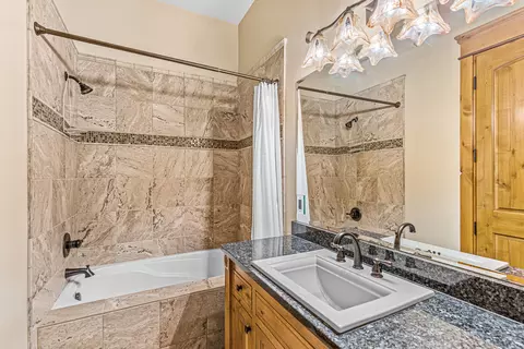 Bath - 112 E Intervale Rd, Grants Pass, OR 97527 photo 2 of 6