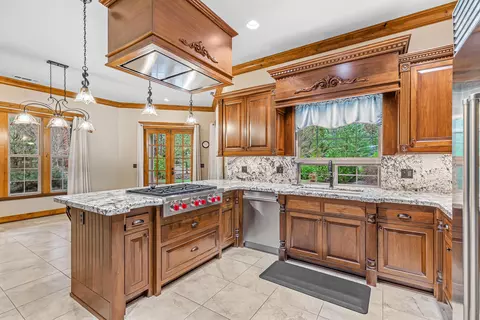 Kitchen - 112 E Intervale Rd, Grants Pass, OR 97527 photo 7 of 7