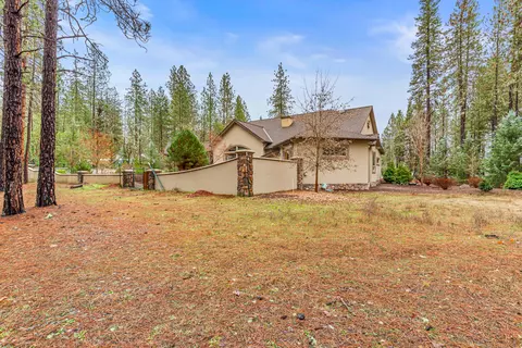 Exterior - 112 E Intervale Rd, Grants Pass, OR 97527 photo 11 of 16