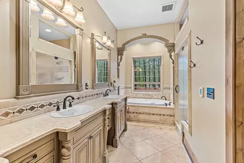 Bath - 112 E Intervale Rd, Grants Pass, OR 97527 photo 5 of 6