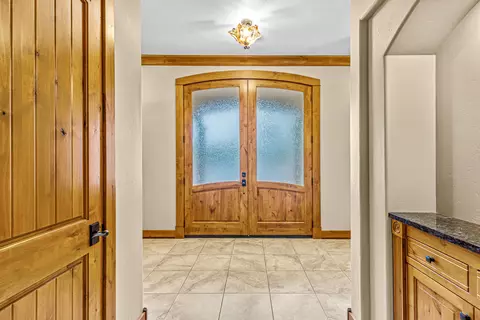 Entry Way - 112 E Intervale Rd, Grants Pass, OR 97527 photo 3 of 5